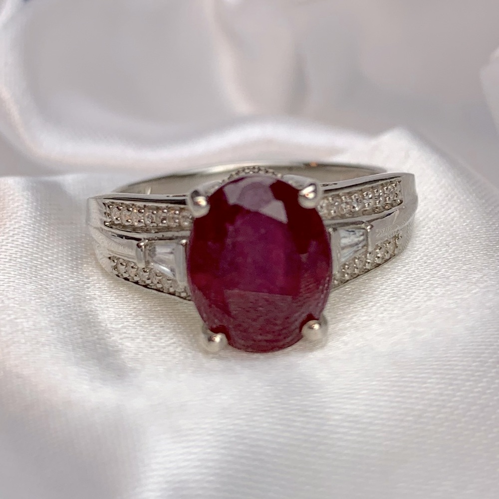 ♥️Niassa Ruby and Zircon Ring♥️